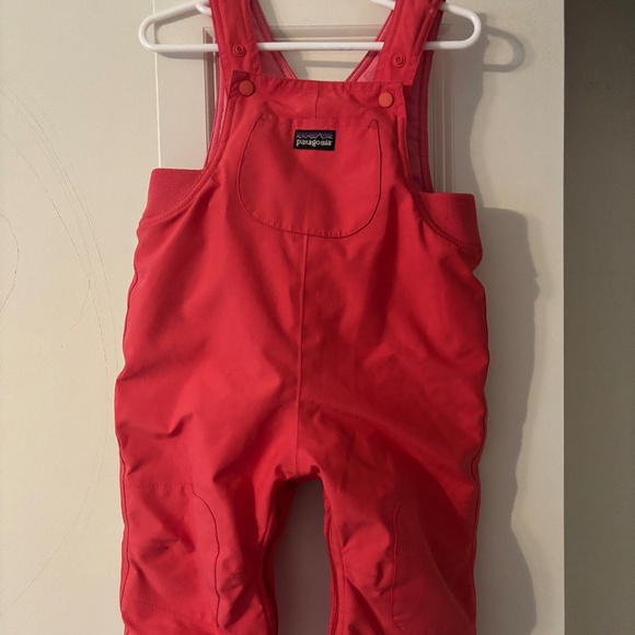 Pink Patagonia snow suit - Picture 1 of 3